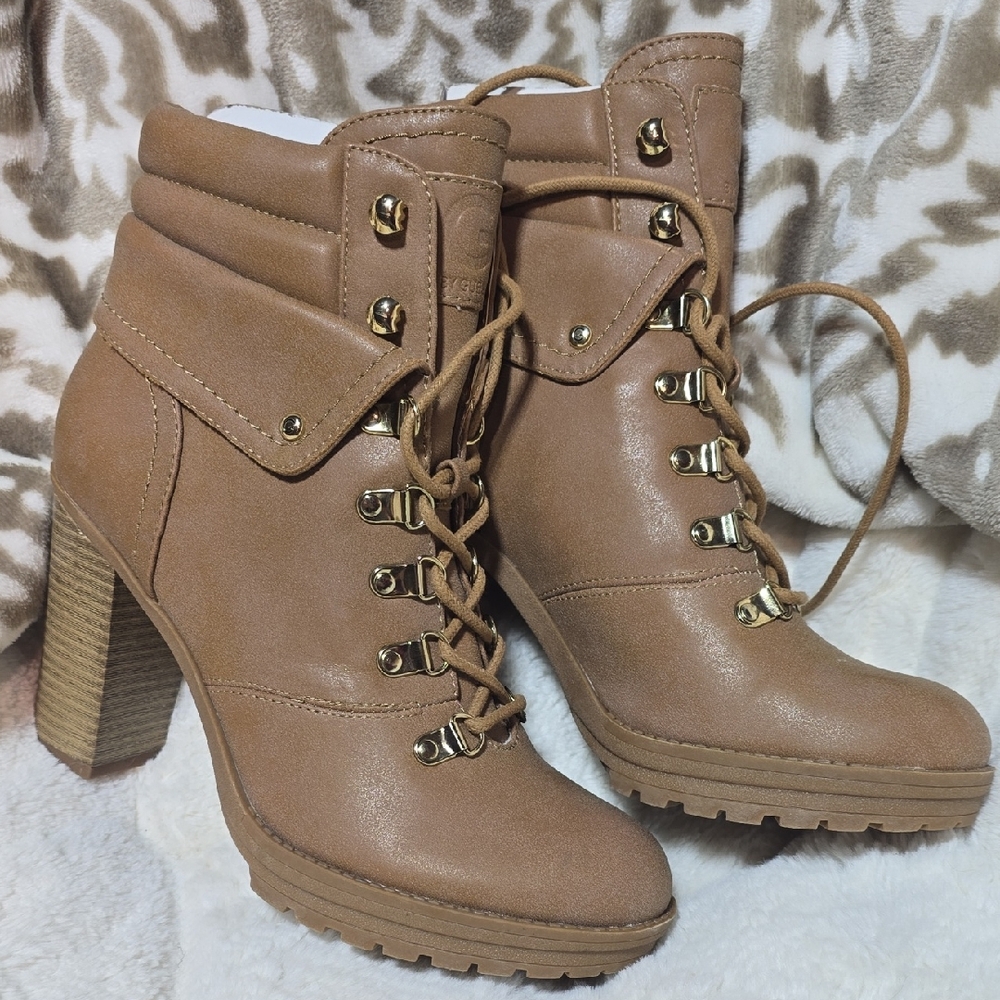 NWOT G By Guess Genja Boots